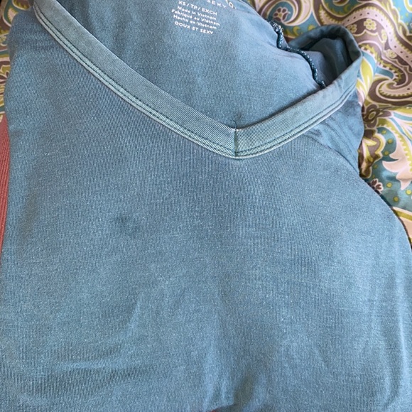 American Eagle Top - Picture 2 of 2